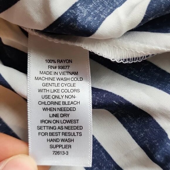 🍁 A.n.a striped, tie front Tank 🍁 - Picture 3 of 4